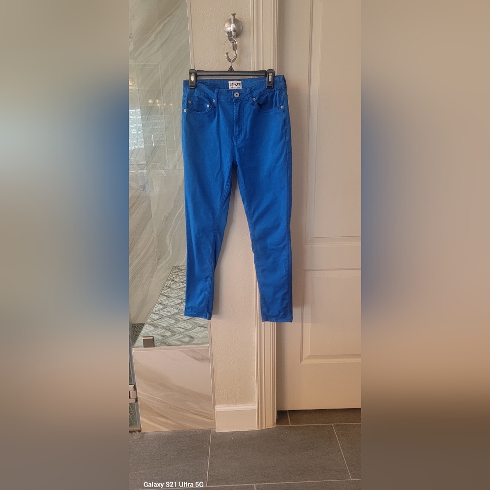 Umgee women's jeans!  Blue, size 28. EUC.